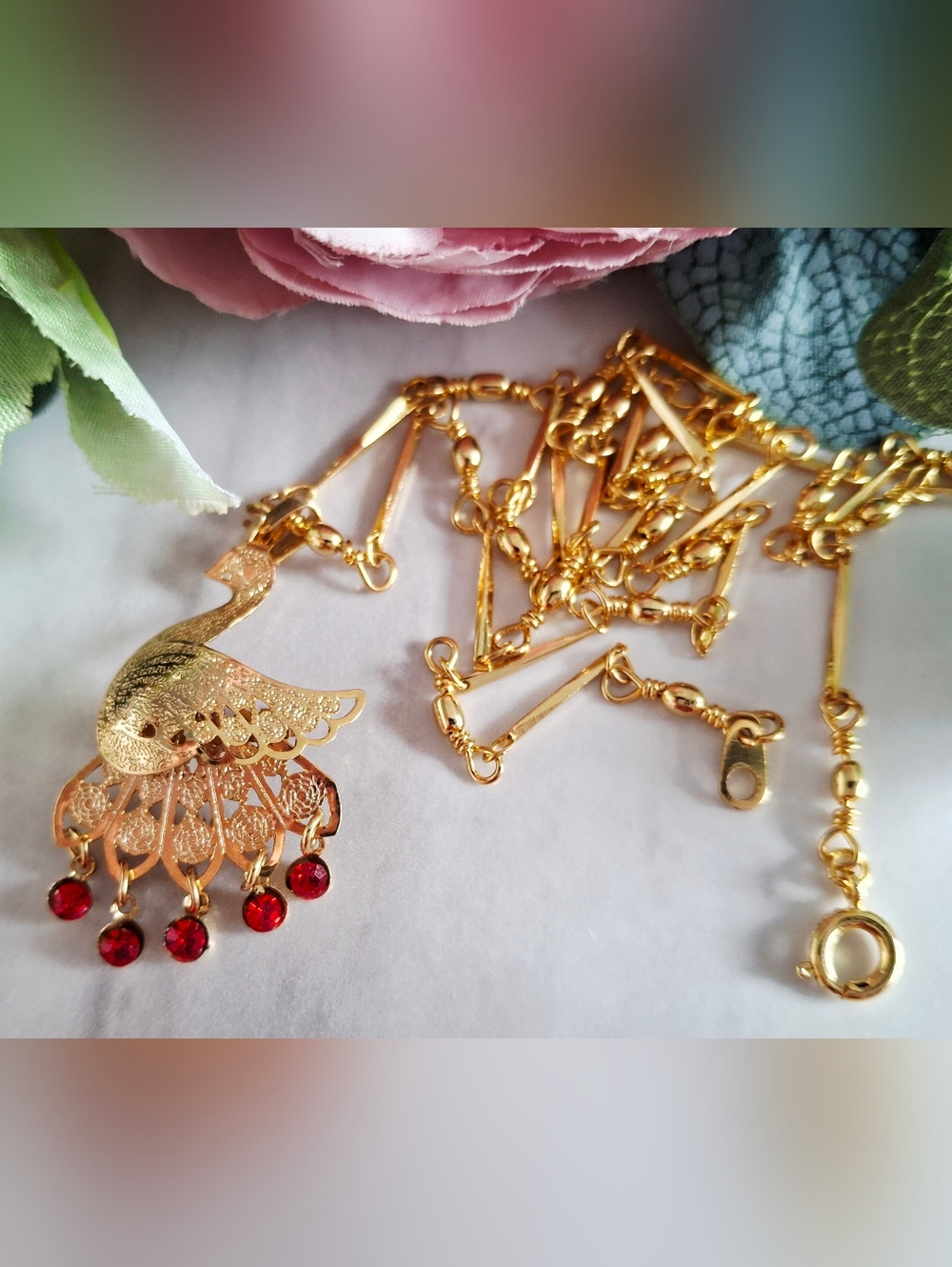 Vintage 80s 🦢✨️❤️Red Jewelled Golden Swan Pendant/Brooch Necklace